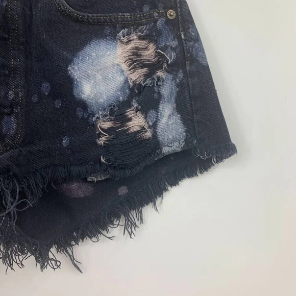 Levi's Women's 501 Button Fly Heavy Distressed Bleached Raw Hem Cut Offs SZ 30 - Picture 4 of 8